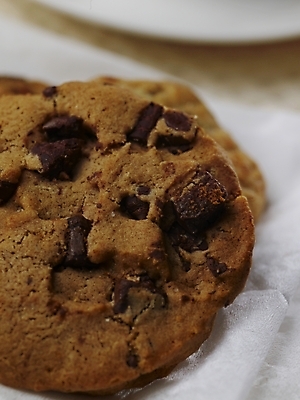 포토 JPG 스튜디오촬영 음식 디저트 실내 근접촬영 사람없음 세로 갈색 쿠키 제과 흰색 국내포토 뷰포인트 컬러 내부 제과제빵 파일형식