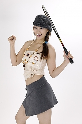 포토 JPG 스튜디오촬영 모델 모자 긴머리 여자 스포츠용품 스포츠 포즈 모션 생머리 입모양 땋은머리 실내 표정 한명 서기 미소 들기 사람 손짓 20대 성인 옆모습 레포츠 운동 손들기 귀여움 운동기구 한국인 테니스 라켓 테니스라켓 즐거움 레포츠용품 묶은머리 여자만 여자한명만 성인여자만 청년만 청년여자만 성인한명만 청년여자한명만 성인여자한명만 성인만 국내포토 모양 1 헤어스타일 잡화 감정 뷰포인트 컨셉 레저 건강 동양인 청년 내부 구기 헬스 입 오브젝트 파일형식