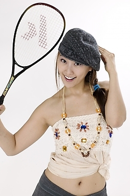 포토 JPG 스튜디오촬영 모델 모자 긴머리 여자 스포츠용품 스포츠 포즈 모션 생머리 입모양 땋은머리 실내 표정 한명 서기 미소 들기 사람 손짓 상반신 20대 성인 레포츠 운동 손들기 귀여움 운동기구 한국인 테니스 라켓 테니스라켓 즐거움 레포츠용품 머리위 묶은머리 여자만 여자한명만 성인여자만 청년만 청년여자만 성인한명만 청년여자한명만 성인여자한명만 성인만 국내포토 모양 1 헤어스타일 잡화 감정 컨셉 레저 건강 동양인 청년 내부 구기 헬스 입 오브젝트 파일형식