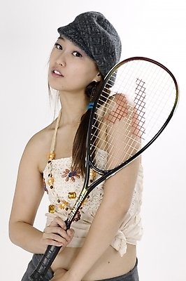 포토 JPG 스튜디오촬영 모델 모자 긴머리 여자 스포츠용품 스포츠 포즈 모션 생머리 입모양 땋은머리 실내 표정 한명 서기 들기 사람 손짓 상반신 20대 성인 옆모습 레포츠 운동 귀여움 운동기구 한국인 테니스 라켓 테니스라켓 즐거움 레포츠용품 고개들기 묶은머리 여자만 여자한명만 성인여자만 청년만 청년여자만 성인한명만 청년여자한명만 성인여자한명만 성인만 국내포토 모양 1 헤어스타일 잡화 감정 뷰포인트 컨셉 레저 건강 동양인 청년 내부 구기 헬스 입 오브젝트 파일형식