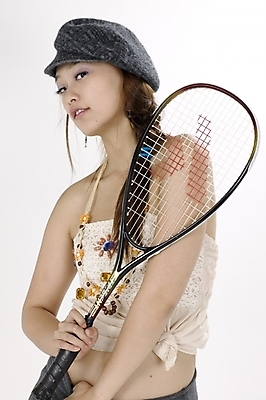 포토 JPG 스튜디오촬영 모델 모자 긴머리 여자 스포츠용품 스포츠 포즈 모션 생머리 입모양 땋은머리 실내 표정 한명 서기 들기 사람 손짓 상반신 20대 성인 옆모습 레포츠 운동 귀여움 운동기구 한국인 테니스 라켓 테니스라켓 즐거움 레포츠용품 묶은머리 여자만 여자한명만 성인여자만 청년만 청년여자만 성인한명만 청년여자한명만 성인여자한명만 성인만 국내포토 모양 1 헤어스타일 잡화 감정 뷰포인트 컨셉 레저 건강 동양인 청년 내부 구기 헬스 입 오브젝트 파일형식