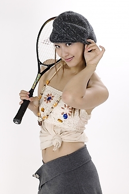 포토 JPG 스튜디오촬영 모델 모자 긴머리 여자 스포츠용품 스포츠 포즈 모션 생머리 입모양 땋은머리 실내 표정 한명 서기 미소 들기 사람 손짓 상반신 20대 성인 옆모습 레포츠 운동 귀여움 운동기구 한국인 테니스 잡기 라켓 테니스라켓 즐거움 레포츠용품 묶은머리 여자만 여자한명만 성인여자만 청년만 청년여자만 성인한명만 청년여자한명만 성인여자한명만 성인만 국내포토 모양 1 헤어스타일 잡화 감정 뷰포인트 컨셉 레저 건강 동양인 청년 내부 구기 헬스 입 오브젝트 파일형식