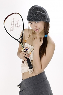 포토 JPG 스튜디오촬영 모델 모자 긴머리 여자 스포츠용품 스포츠 포즈 모션 생머리 입모양 땋은머리 실내 표정 한명 서기 들기 사람 손짓 상반신 20대 성인 옆모습 레포츠 운동 귀여움 운동기구 한국인 테니스 라켓 테니스라켓 즐거움 레포츠용품 묶은머리 여자만 여자한명만 성인여자만 청년만 청년여자만 성인한명만 청년여자한명만 성인여자한명만 성인만 국내포토 모양 1 헤어스타일 잡화 감정 뷰포인트 컨셉 레저 건강 동양인 청년 내부 구기 헬스 입 오브젝트 파일형식