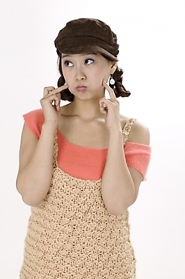 포토 JPG 스튜디오촬영 모델 모자 원피스 여자 포즈 모션 양갈래머리 입모양 땋은머리 실내 표정 한명 서기 사람 손짓 상반신 20대 성인 옆모습 귀여움 한국인 즐거움 니트 묶은머리 여자만 여자한명만 성인여자만 청년만 청년여자만 성인한명만 청년여자한명만 성인여자한명만 성인만 국내포토 모양 1 헤어스타일 잡화 옷 감정 뷰포인트 컨셉 상의 동양인 청년 내부 입 파일형식