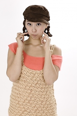 포토 JPG 스튜디오촬영 모델 모자 여자 포즈 모션 양갈래머리 입모양 땋은머리 실내 표정 한명 서기 사람 손짓 상반신 20대 성인 귀여움 한국인 즐거움 니트 묶은머리 여자만 여자한명만 성인여자만 청년만 청년여자만 성인한명만 청년여자한명만 성인여자한명만 성인만 국내포토 모양 1 헤어스타일 잡화 감정 컨셉 상의 동양인 청년 내부 입 파일형식