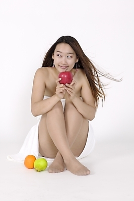 포토 JPG 스튜디오촬영 전신 모델 라이프스타일 긴머리 웰빙 여자 포즈 오렌지 과일 모션 생머리 입모양 날리기 휴식 실내 건강 한명 미소 들기 사람 앉기 손짓 20대 성인 수건 머리카락 목욕 한국인 배 사과 목욕타월 여자만 여자한명만 성인여자만 청년만 청년여자만 성인한명만 청년여자한명만 성인여자한명만 성인만 국내포토 모양 1 헤어스타일 컨셉 표정 동양인 청년 내부 생활 위생용품 머리 청결 입 파일형식