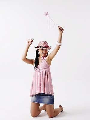 포토 JPG 스튜디오촬영 전신 모델 모자 긴머리 원피스 여자 분홍색 포즈 실내 한명 미소 누끼 사람 이벤트 20대 성인 세로 치마 손들기 한국인 미니스커트 마술봉 벌서기 여자만 여자한명만 성인여자만 청년만 청년여자만 성인한명만 청년여자한명만 성인여자한명만 성인만 국내포토 1 헤어스타일 잡화 옷 컬러 모션 하의 표정 동양인 청년 내부 체벌 마술도구 파일형식