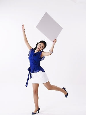 포토 JPG 스튜디오촬영 전신 여자 구두 포즈 프레임 실내 한명 미소 누끼 사람 20대 성인 세로 파란색 치마 한국인 미니스커트 흰색 하이힐 백지 패널 여자만 여자한명만 성인여자만 청년만 청년여자만 성인한명만 청년여자한명만 성인여자한명만 성인만 국내포토 1 컬러 신발 하의 표정 동양인 청년 내부 여성화 파일형식