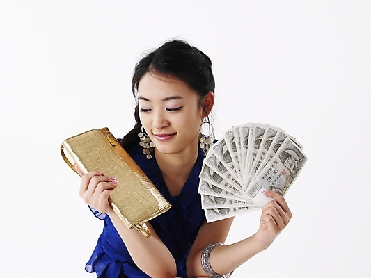 포토 스튜디오촬영 여자 포즈 지폐 돈 가방 실내 표정 한명 미소 누끼 사람 상반신 20대 성인 가로 금융 경제 파란색 한국인 핸드백 금색 흰색 여자만 여자한명만 성인여자만 청년만 청년여자만 성인한명만 청년여자한명만 성인여자한명만 성인만 국내포토 1 잡화 컬러 동양인 청년 내부 재산 파일형식