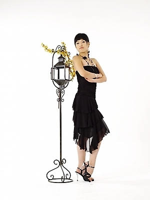 포토 JPG 스튜디오촬영 전신 모델 드레스 원피스 여자 구두 포즈 실내 한명 누끼 사람 20대 성인 세로 노란색 검은색 한국인 스탠드 하이힐 여자만 여자한명만 성인여자만 청년만 청년여자만 성인한명만 청년여자한명만 성인여자한명만 성인만 국내포토 1 옷 컬러 신발 조명 동양인 청년 내부 여성화 파일형식