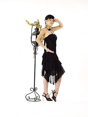 포토 JPG 스튜디오촬영 전신 모델 드레스 원피스 여자 구두 포즈 실내 한명 누끼 사람 20대 성인 세로 노란색 검은색 한국인 스탠드 하이힐 여자만 여자한명만 성인여자만 청년만 청년여자만 성인한명만 청년여자한명만 성인여자한명만 성인만 국내포토 1 옷 컬러 신발 조명 동양인 청년 내부 여성화 파일형식