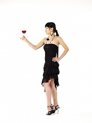 포토 JPG 스튜디오촬영 전신 모델 드레스 원피스 여자 구두 포즈 실내 한명 누끼 사람 20대 성인 세로 와인 검은색 한국인 하이힐 여자만 여자한명만 성인여자만 청년만 청년여자만 성인한명만 청년여자한명만 성인여자한명만 성인만 국내포토 1 옷 컬러 신발 주류 동양인 청년 내부 여성화 파일형식