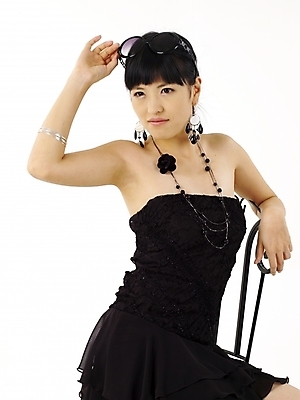 포토 JPG 스튜디오촬영 모델 드레스 원피스 여자 포즈 의자 실내 한명 누끼 사람 상반신 20대 성인 세로 선글라스 검은색 한국인 여자만 여자한명만 성인여자만 청년만 청년여자만 성인한명만 청년여자한명만 성인여자한명만 성인만 국내포토 1 옷 안경 컬러 가구 동양인 청년 내부 파일형식