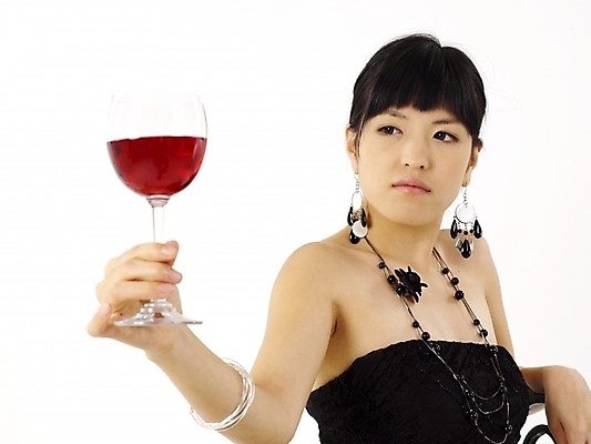 포토 JPG 스튜디오촬영 모델 드레스 원피스 여자 포즈 의자 실내 한명 누끼 사람 앉기 상반신 20대 성인 가로 와인 검은색 한국인 여자만 여자한명만 성인여자만 청년만 청년여자만 성인한명만 청년여자한명만 성인여자한명만 성인만 국내포토 1 옷 컬러 가구 모션 주류 동양인 청년 내부 파일형식