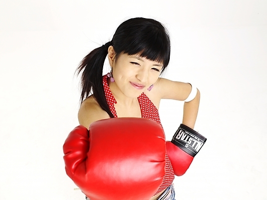 포토 JPG 스튜디오촬영 모델 여자 포즈 실내 표정 한명 누끼 사람 상반신 20대 성인 빨간색 한국인 글러브 권투글러브 여자만 여자한명만 성인여자만 청년만 청년여자만 성인한명만 청년여자한명만 성인여자한명만 성인만 국내포토 1 스포츠용품 컬러 장갑 동양인 청년 내부 파일형식
