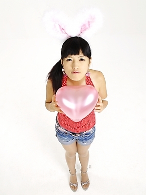 포토 JPG 스튜디오촬영 전신 모델 여자 구두 포즈 반바지 실내 표정 한명 누끼 사람 이벤트 20대 성인 빨간색 세로 하이앵글 한국인 머리띠 하이힐 토끼머리띠 하트풍선 풍선 여자만 여자한명만 성인여자만 청년만 청년여자만 성인한명만 청년여자한명만 성인여자한명만 성인만 국내포토 1 뷰포인트 컬러 신발 장신구 바지 동양인 청년 내부 하트 여성화 파일형식