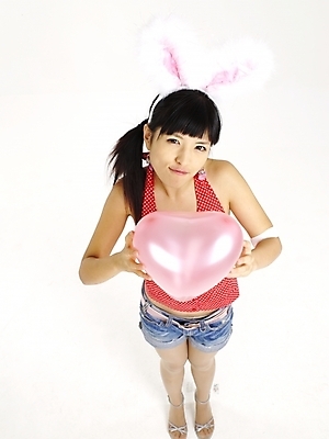 포토 JPG 스튜디오촬영 전신 모델 여자 구두 포즈 반바지 실내 표정 한명 누끼 사람 이벤트 20대 성인 빨간색 세로 하이앵글 한국인 머리띠 하이힐 토끼머리띠 하트풍선 풍선 여자만 여자한명만 성인여자만 청년만 청년여자만 성인한명만 청년여자한명만 성인여자한명만 성인만 국내포토 1 뷰포인트 컬러 신발 장신구 바지 동양인 청년 내부 하트 여성화 파일형식