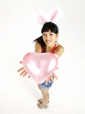 포토 JPG 스튜디오촬영 전신 모델 여자 구두 포즈 반바지 실내 한명 누끼 사람 이벤트 20대 성인 빨간색 세로 하이앵글 한국인 하트 머리띠 하이힐 토끼머리띠 하트풍선 풍선 여자만 여자한명만 성인여자만 청년만 청년여자만 성인한명만 청년여자한명만 성인여자한명만 성인만 국내포토 모양 1 뷰포인트 컬러 신발 장신구 바지 동양인 청년 내부 여성화 파일형식