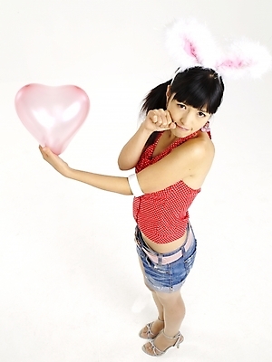 포토 JPG 스튜디오촬영 전신 모델 여자 구두 포즈 반바지 실내 한명 누끼 사람 이벤트 20대 성인 빨간색 세로 하이앵글 한국인 하트 머리띠 하이힐 토끼머리띠 하트풍선 풍선 여자만 여자한명만 성인여자만 청년만 청년여자만 성인한명만 청년여자한명만 성인여자한명만 성인만 국내포토 모양 1 뷰포인트 컬러 신발 장신구 바지 동양인 청년 내부 여성화 파일형식