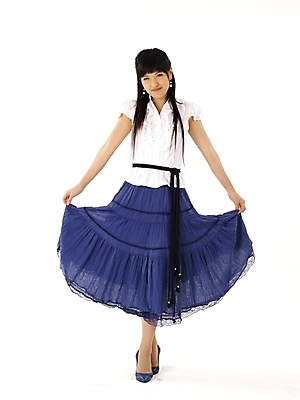 포토 JPG 스튜디오촬영 전신 모델 긴머리 여자 구두 포즈 실내 한명 누끼 사람 20대 성인 치마 한국인 흰색 남색 여자만 여자한명만 성인여자만 청년만 청년여자만 성인한명만 청년여자한명만 성인여자한명만 성인만 국내포토 1 헤어스타일 컬러 신발 하의 동양인 청년 내부 파일형식