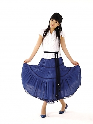 포토 JPG 스튜디오촬영 전신 모델 긴머리 여자 구두 포즈 실내 한명 누끼 사람 20대 성인 세로 치마 한국인 흰색 남색 여자만 여자한명만 성인여자만 청년만 청년여자만 성인한명만 청년여자한명만 성인여자한명만 성인만 국내포토 1 헤어스타일 컬러 신발 하의 동양인 청년 내부 파일형식