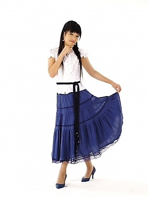 포토 JPG 스튜디오촬영 전신 모델 긴머리 여자 구두 포즈 실내 한명 누끼 사람 20대 성인 세로 치마 한국인 흰색 남색 여자만 여자한명만 성인여자만 청년만 청년여자만 성인한명만 청년여자한명만 성인여자한명만 성인만 국내포토 1 헤어스타일 컬러 신발 하의 동양인 청년 내부 파일형식