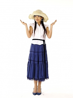 포토 JPG 스튜디오촬영 전신 모델 모자 긴머리 여자 구두 포즈 실내 한명 누끼 사람 손짓 20대 성인 세로 치마 한국인 흰색 남색 여자만 여자한명만 성인여자만 청년만 청년여자만 성인한명만 청년여자한명만 성인여자한명만 성인만 국내포토 1 헤어스타일 잡화 컬러 신발 모션 하의 동양인 청년 내부 파일형식