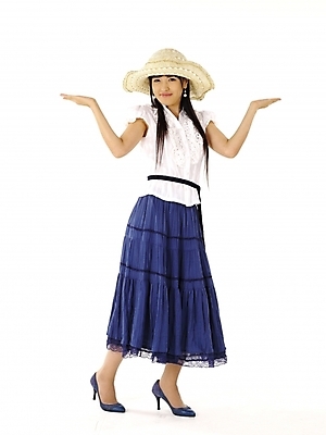 포토 JPG 스튜디오촬영 전신 모델 모자 긴머리 여자 구두 포즈 실내 한명 누끼 사람 손짓 20대 성인 세로 치마 한국인 흰색 남색 여자만 여자한명만 성인여자만 청년만 청년여자만 성인한명만 청년여자한명만 성인여자한명만 성인만 국내포토 1 헤어스타일 잡화 컬러 신발 모션 하의 동양인 청년 내부 파일형식