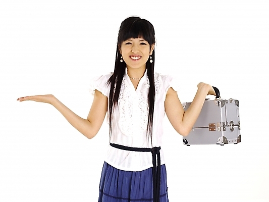 포토 JPG 스튜디오촬영 모델 긴머리 여자 포즈 가방 실내 한명 미소 웃음 누끼 사람 손짓 상반신 20대 성인 가로 치마 한국인 흰색 남색 메이크업박스 여자만 여자한명만 성인여자만 청년만 청년여자만 성인한명만 청년여자한명만 성인여자한명만 성인만 국내포토 1 헤어스타일 잡화 컬러 모션 하의 표정 동양인 청년 내부 상자 파일형식