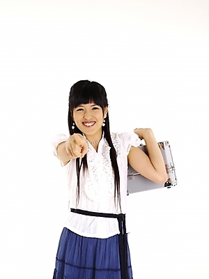 포토 JPG 스튜디오촬영 모델 긴머리 여자 포즈 가방 실내 한명 미소 웃음 누끼 사람 손짓 상반신 20대 성인 세로 치마 한국인 흰색 남색 메이크업박스 여자만 여자한명만 성인여자만 청년만 청년여자만 성인한명만 청년여자한명만 성인여자한명만 성인만 국내포토 1 헤어스타일 잡화 컬러 모션 하의 표정 동양인 청년 내부 상자 파일형식