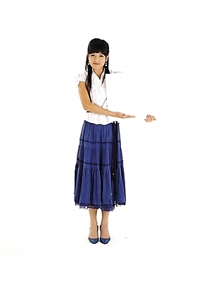 포토 JPG 스튜디오촬영 전신 모델 긴머리 여자 종이 구두 포즈 프레임 실내 한명 누끼 사람 20대 성인 세로 치마 한국인 흰색 남색 백지 여자만 여자한명만 성인여자만 청년만 청년여자만 성인한명만 청년여자한명만 성인여자한명만 성인만 국내포토 1 헤어스타일 컬러 신발 하의 동양인 청년 내부 파일형식