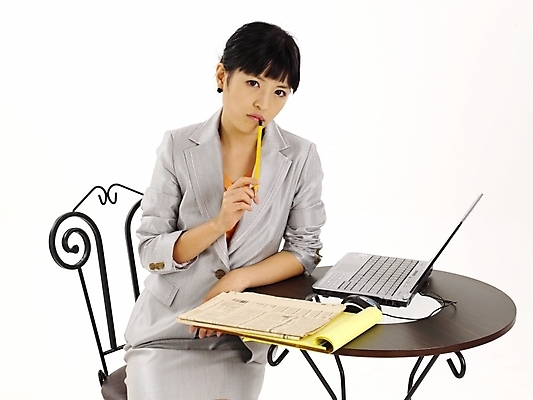 포토 JPG 스튜디오촬영 모델 여자 포즈 의자 비즈니스 탁자 실내 한명 누끼 사람 정장 상반신 20대 성인 가로 노트북 치마 연필 한국인 업무 직장인 비즈니스우먼 작업실 문서 여자만 여자한명만 성인여자만 청년만 청년여자만 성인한명만 청년여자한명만 성인여자한명만 성인만 국내포토 직업 1 옷 가구 하의 학용품 동양인 청년 내부 전자제품 필기구 작업 파일형식