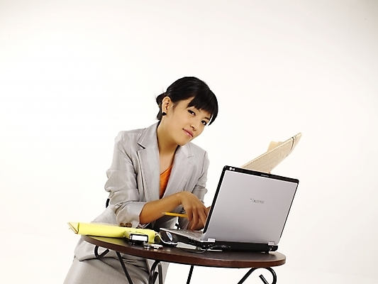 포토 JPG 스튜디오촬영 모델 여자 포즈 의자 비즈니스 탁자 실내 한명 미소 누끼 사람 정장 상반신 20대 성인 가로 노트북 치마 한국인 업무 직장인 비즈니스우먼 작업실 문서 여자만 여자한명만 성인여자만 청년만 청년여자만 성인한명만 청년여자한명만 성인여자한명만 성인만 국내포토 직업 1 옷 가구 하의 표정 동양인 청년 내부 전자제품 작업 파일형식