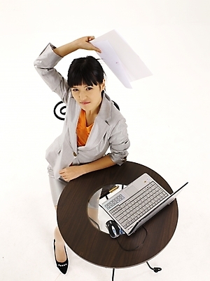 포토 JPG 스튜디오촬영 전신 모델 여자 구두 포즈 의자 비즈니스 탁자 실내 한명 누끼 사람 정장 20대 성인 세로 노트북 치마 하이앵글 한국인 업무 직장인 비즈니스우먼 작업실 문서 여자만 여자한명만 성인여자만 청년만 청년여자만 성인한명만 청년여자한명만 성인여자한명만 성인만 국내포토 직업 1 옷 뷰포인트 가구 신발 하의 동양인 청년 내부 전자제품 작업 파일형식