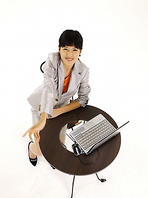 포토 JPG 스튜디오촬영 전신 모델 여자 구두 포즈 의자 비즈니스 탁자 실내 한명 미소 웃음 누끼 사람 정장 20대 성인 세로 노트북 치마 하이앵글 한국인 업무 직장인 비즈니스우먼 작업실 여자만 여자한명만 성인여자만 청년만 청년여자만 성인한명만 청년여자한명만 성인여자한명만 성인만 국내포토 직업 1 옷 뷰포인트 가구 신발 하의 표정 동양인 청년 내부 전자제품 작업 파일형식