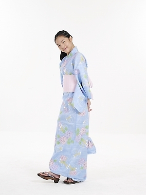 포토 JPG 스튜디오촬영 전신 외국인 모델 여자 외국문화 포즈 일본문화 실내 표정 한명 누끼 사람 동양인 세로 전통의상 기모노 여자만 여자한명만 국내포토 1 동양문화 전통 문화 인종 내부 일본전통의상 파일형식