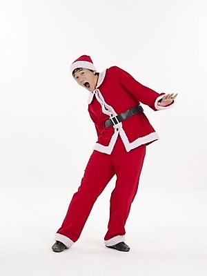 포토 JPG 스튜디오촬영 전신 기념일 남자 크리스마스 산타옷 실내 표정 한명 누끼 사람 20대 성인 빨간색 세로 청춘 산타클로스 한국인 남자만 남자한명만 성인남자만 청년만 청년남자만 청년남자한명만 성인한명만 성인남자한명만 성인만 국내포토 1 옷 컬러 컨셉 동양인 이벤트 청년 내부 파일형식