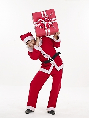 포토 JPG 스튜디오촬영 전신 기념일 남자 크리스마스 산타옷 실내 표정 선물 한명 누끼 사람 20대 성인 빨간색 세로 선물상자 청춘 산타클로스 한국인 남자만 남자한명만 성인남자만 청년만 청년남자만 청년남자한명만 성인한명만 성인남자한명만 성인만 국내포토 1 옷 컬러 컨셉 동양인 이벤트 청년 내부 상자 파일형식