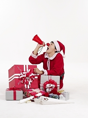 포토 JPG 스튜디오촬영 기념일 남자 크리스마스 산타옷 실내 표정 선물 한명 누끼 사람 상반신 20대 성인 빨간색 세로 선물상자 청춘 산타클로스 한국인 남자만 남자한명만 성인남자만 청년만 청년남자만 청년남자한명만 성인한명만 성인남자한명만 성인만 국내포토 1 옷 컬러 컨셉 동양인 이벤트 청년 내부 상자 파일형식