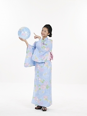 포토 JPG 스튜디오촬영 전신 외국인 모델 여자 외국문화 포즈 일본문화 실내 표정 한명 누끼 사람 동양인 세로 지구본 전통의상 기모노 여자만 여자한명만 국내포토 1 동양문화 전통 문화 인종 내부 일본전통의상 파일형식