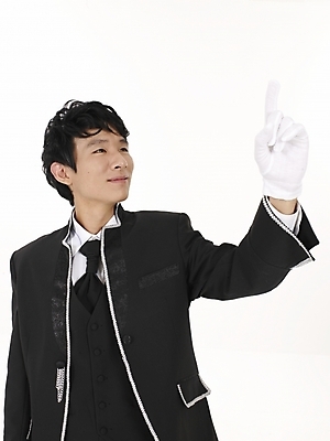 포토 JPG 스튜디오촬영 남자 포즈 신랑 결혼 실내 표정 한명 누끼 사람 정장 턱시도 상반신 20대 성인 세로 한국인 남자만 남자한명만 성인남자만 청년만 청년남자만 청년남자한명만 성인한명만 성인남자한명만 성인만 국내포토 1 옷 동양인 이벤트 청년 내부 파일형식