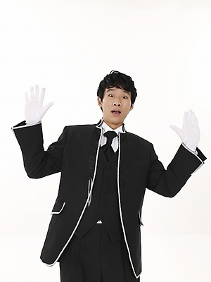 포토 JPG 스튜디오촬영 남자 포즈 신랑 결혼 실내 표정 한명 누끼 사람 정장 턱시도 상반신 20대 성인 세로 한국인 남자만 남자한명만 성인남자만 청년만 청년남자만 청년남자한명만 성인한명만 성인남자한명만 성인만 국내포토 1 옷 동양인 이벤트 청년 내부 파일형식