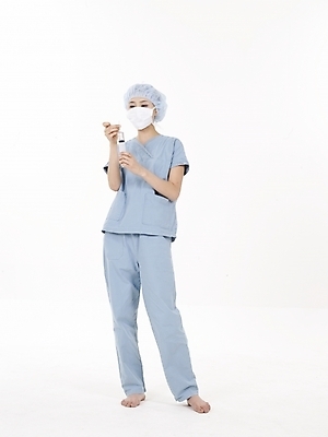 포토 JPG 스튜디오촬영 전신 직업 여자 포즈 의학 의료기기 실내 주사기 마스크 한명 누끼 사람 20대 성인 치료 세로 한국인 의료진 의사 수술복 여자만 여자한명만 성인여자만 청년만 청년여자만 성인한명만 청년여자한명만 성인여자한명만 성인만 국내포토 1 동양인 청년 내부 가운 파일형식