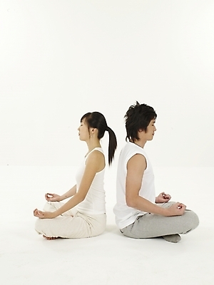 포토 JPG 스튜디오촬영 전신 웰빙 여자 남자 포즈 요가 실내 건강 누끼 사람 20대 성인 두명 운동 한국인 명상 청년만 성인만 국내포토 동양인 청년 내부 파일형식