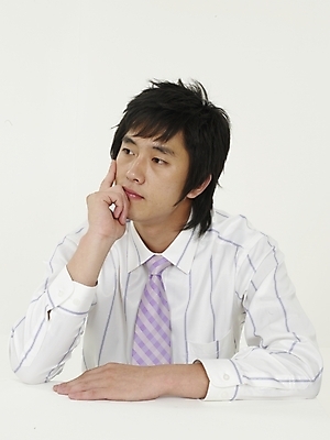 포토 JPG 스튜디오촬영 남자 생각 비즈니스 실내 표정 한명 누끼 사람 상반신 20대 성인 세로 한국인 직장인 비즈니스맨 고민 남자만 남자한명만 성인남자만 청년만 청년남자만 청년남자한명만 성인한명만 성인남자한명만 성인만 국내포토 직업 1 감정 동양인 청년 내부 파일형식