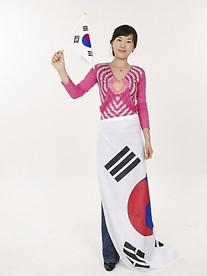 포토 JPG 스튜디오촬영 전신 여자 분홍색 포즈 응원 실내 표정 한명 누끼 사람 20대 성인 빨간색 한국인 깃발 국기 태극기 애국심 나라사랑 여자만 여자한명만 성인여자만 청년만 청년여자만 성인한명만 청년여자한명만 성인여자한명만 성인만 국내포토 1 컬러 동양인 청년 내부 파일형식