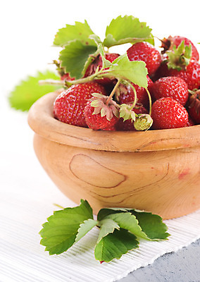 포토 JPG 해외이미지 열매 음식 백그라운드 잎 다이어트 과일 딸기 디저트 주택 건강 사람없음 목재 빨간색 초록색 컬러풀 침묵 활발 흰색 시골 신선 사발 닫기 달콤 맛 자르기 먹기 싱글 유기농 아로마 향 내추럴 고립 숙성 많음 국경 맛있는 해외202004 해외포토 나무 식물 웰빙 컬러 컨셉 재료 모션 건물 소리 사기그릇 파일형식