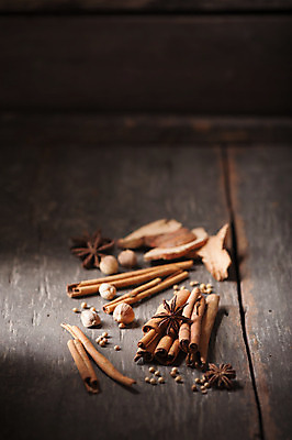 포토 JPG 해외이미지 음식 백그라운드 재료 탁자 건조 요리 사람없음 장식 갈색 주방 조미료 막대기 향신료 향 시나몬 해외202004 해외포토 컬러 가구 향미료 파일형식