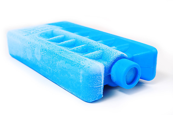 포토 JPG 해외이미지 음료 백그라운드 겨울 유리 벽돌 사람없음 물 파란색 빛 반사 냉동 얼음 거품 추위 흰색 공구 바 투명 액체 떨어짐 시원함 순수 큐브 상쾌 빙하 서리 정사각형 고체 냉각기 냉동고 해외202004 해외포토 자연요소 도형 계절 감정 컬러 컨셉 재질 도구 파일형식