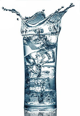 포토 JPG 해외이미지 안경 물결 음료 파도 백그라운드 이동 컨셉 유리 표면 추상 사람없음 물 얼음 거품 흐름 마시기 흰색 신선 칵테일 투명 액체 그룹 떨어짐 분무기 내추럴 스플래쉬 해외202004 채우기 얼림 해외포토 자연요소 잡화 바다 컬러 무늬 모션 재질 주류 파일형식